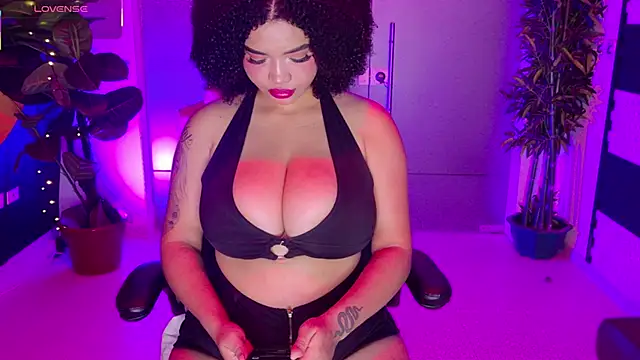 Snapshot of MalaikaBrown chatting on November 2025 12:16:02 PM MalaikaBrown online show from November 2025 12:16:02 PM