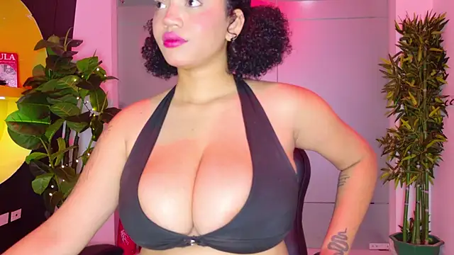 Snapshot of MalaikaBrown chatting on November 2025 12:19:02 PM MalaikaBrown online show from November 2025 12:19:02 PM