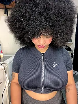 Snapshot of MalaikaBrown chatting on December 2025 01:36:01 AM MalaikaBrown online show from December 2025 01:36:01 AM