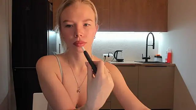 Snapshot of Olivia_Bells chatting on January 2025 09:57:02 PM Olivia Bells online show from January 2025 09:57:02 PM