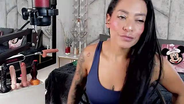 NiicolleMiller online show from November 2025 12:15:02 PM