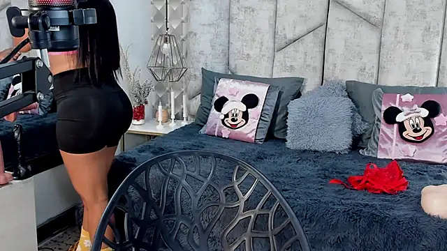 NiicolleMiller online show from November 2025 03:40:01 PM