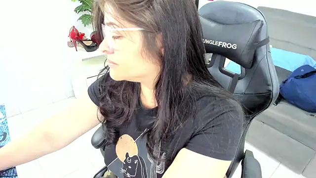 Snapshot of BellaFlaming chatting on February 2025 11:08:02 AM BellaFlaming online show from February 2025 11:08:02 AM