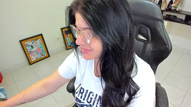 Snapshot of BellaFlaming chatting on April 2026 10:36:01 AM BellaFlaming online show from April 2026 10:36:01 AM