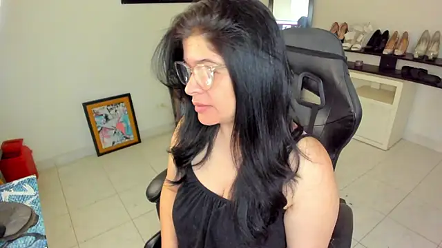 Snapshot of BellaFlaming chatting on April 2026 10:35:02 AM BellaFlaming online show from April 2026 10:35:02 AM
