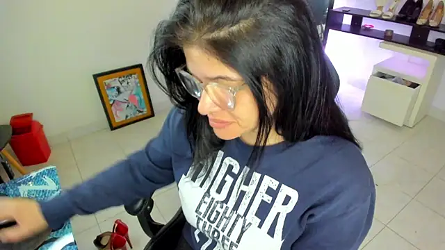Snapshot of BellaFlaming chatting on April 2026 10:42:02 AM BellaFlaming online show from April 2026 10:42:02 AM