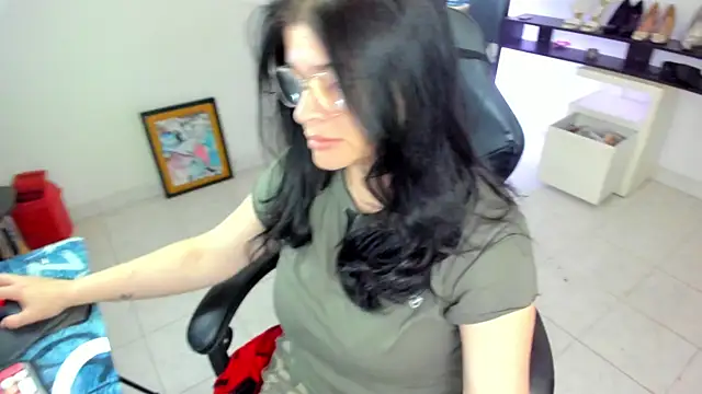 Snapshot of BellaFlaming chatting on April 2026 11:14:01 AM BellaFlaming online show from April 2026 11:14:01 AM