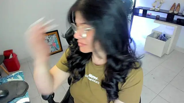 Snapshot of BellaFlaming chatting on May 2026 11:04:01 AM BellaFlaming online show from May 2026 11:04:01 AM