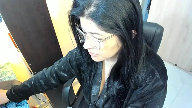 Snapshot of BellaFlaming chatting on May 2026 11:06:01 AM BellaFlaming online show from May 2026 11:06:01 AM