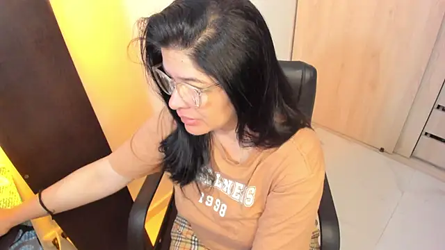 Snapshot of BellaFlaming chatting on May 2026 10:12:01 AM BellaFlaming online show from May 2026 10:12:01 AM