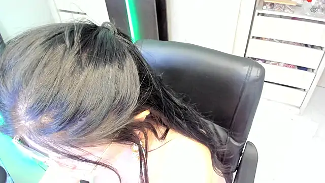 Snapshot of BellaFlaming chatting on June 2026 02:33:01 PM BellaFlaming online show from June 2026 02:33:01 PM