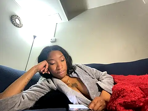 Snapshot of Iceblanca chatting on November 2025 08:25:02 AM Iceblanca online show from November 2025 08:25:02 AM