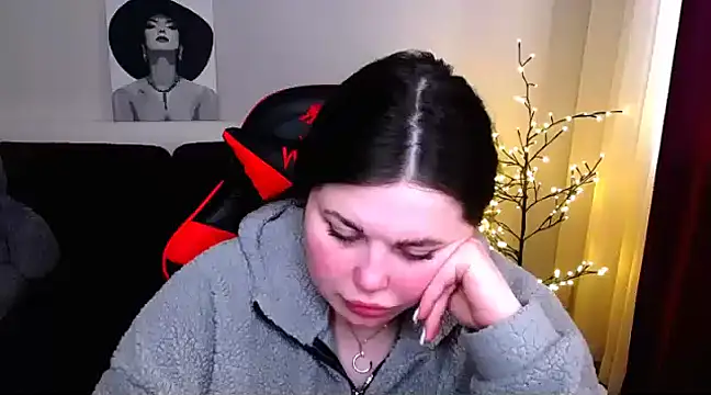 Emily Mo online show from February 2025 09:43:02 AM