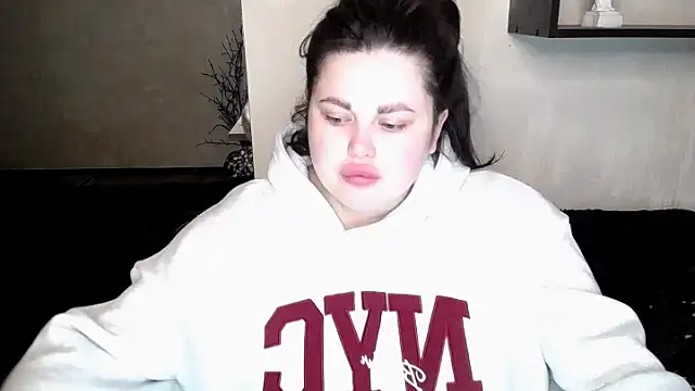 Emily Mo online show from October 2025 06:30:01 AM