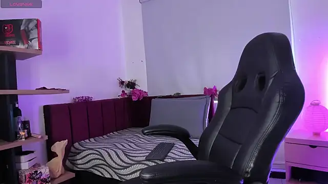 mia thompsonn  online show from February 2025 02:53:02 PM