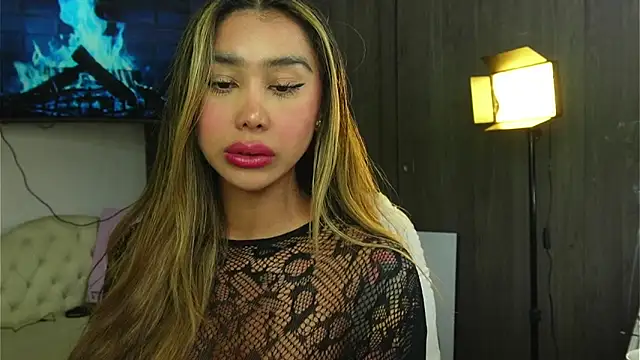 Snapshot of liah_v chatting on April 2026 02:24:02 AM liah v online show from April 2026 02:24:02 AM