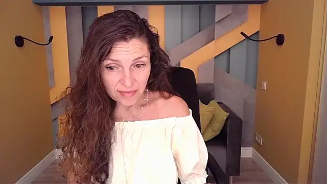 Snapshot of EllaLong chatting on June 2026 11:36:02 AM EllaLong online show from June 2026 11:36:02 AM