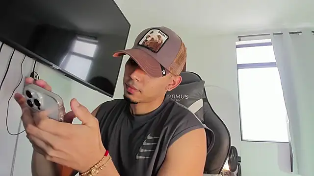 joss 111 online show from October 2025 07:03:01 PM