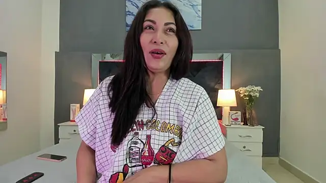 Lauralove 69 online show from November 2025 01:00:02 PM