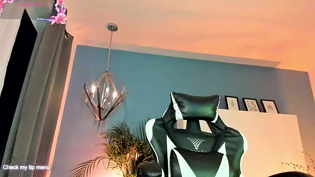 Snapshot of Megan_inked chatting on October 2025 03:01:02 AM Megan inked online show from October 2025 03:01:02 AM
