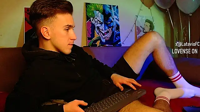 Snapshot of Midnighter_ chatting on December 2024 02:42:01 AM Midnighter online show from December 2024 02:42:01 AM