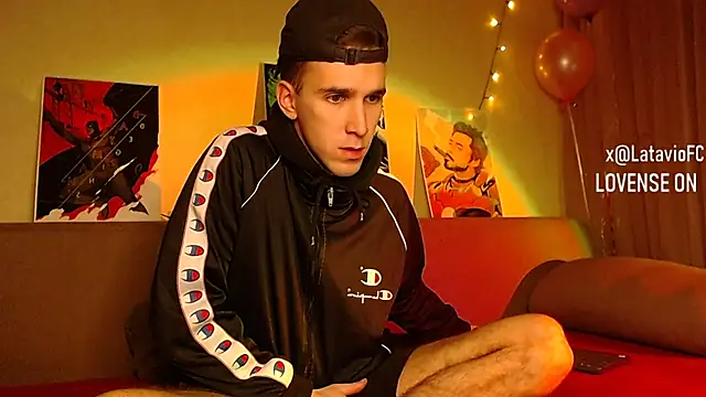 Snapshot of Midnighter_ chatting on December 2024 02:03:02 AM Midnighter online show from December 2024 02:03:02 AM