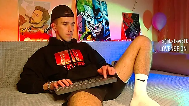 Snapshot of Midnighter_ chatting on January 2025 02:40:01 AM Midnighter online show from January 2025 02:40:01 AM