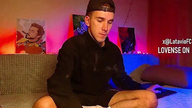 Snapshot of Midnighter_ chatting on February 2025 04:03:02 AM Midnighter online show from February 2025 04:03:02 AM