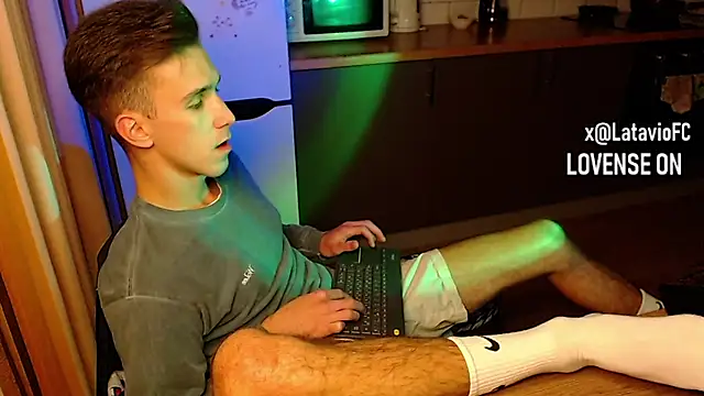 Snapshot of Midnighter_ chatting on September 2025 01:53:01 AM Midnighter online show from September 2025 01:53:01 AM