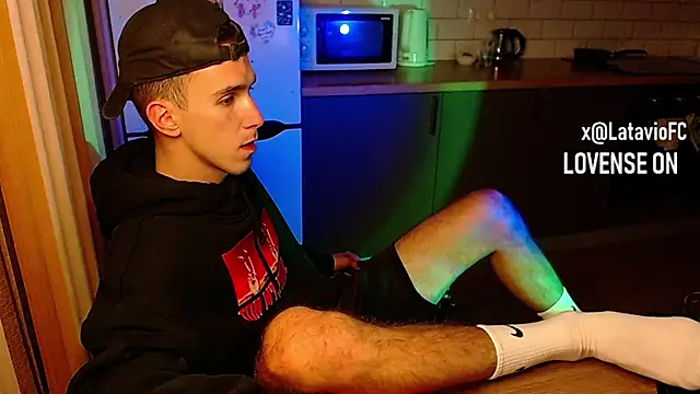 Snapshot of Midnighter_ chatting on September 2025 12:14:01 AM Midnighter online show from September 2025 12:14:01 AM