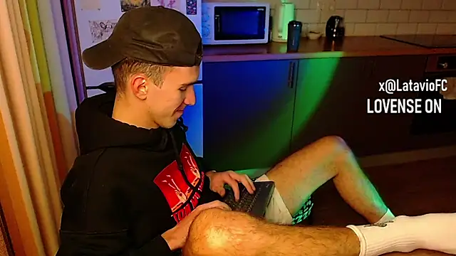 Snapshot of Midnighter_ chatting on September 2025 02:38:02 AM Midnighter online show from September 2025 02:38:02 AM