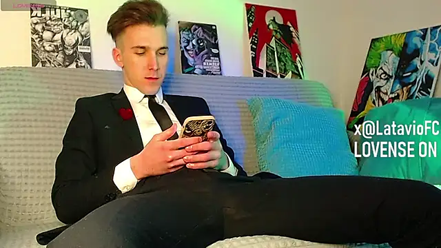 Snapshot of Midnighter_ chatting on March 2026 11:05:02 AM Midnighter online show from March 2026 11:05:02 AM