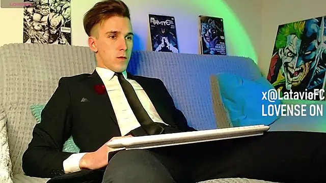 Snapshot of Midnighter_ chatting on April 2026 10:40:02 PM Midnighter online show from April 2026 10:40:02 PM