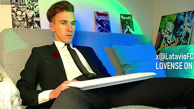 Snapshot of Midnighter_ chatting on April 2026 08:42:01 PM Midnighter online show from April 2026 08:42:01 PM