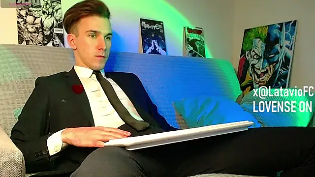 Snapshot of Midnighter_ chatting on April 2026 05:24:02 PM Midnighter online show from April 2026 05:24:02 PM