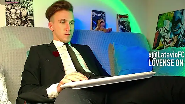 Snapshot of Midnighter_ chatting on April 2026 10:21:02 PM Midnighter online show from April 2026 10:21:02 PM