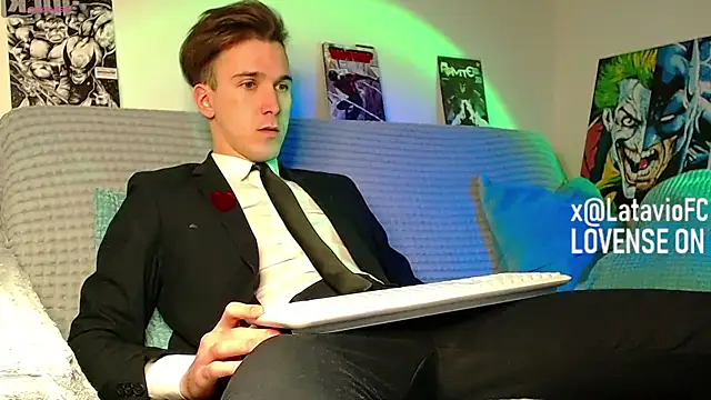 Snapshot of Midnighter_ chatting on April 2026 12:20:02 AM Midnighter online show from April 2026 12:20:02 AM