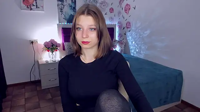 Snapshot of RinaMoore chatting on September 2025 12:28:02 PM RinaMoore online show from September 2025 12:28:02 PM