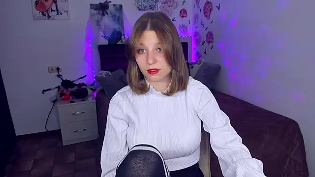 Snapshot of RinaMoore chatting on November 2025 02:50:01 PM RinaMoore online show from November 2025 02:50:01 PM