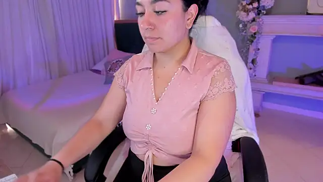 Snapshot of scarlet_miller1 chatting on March 2025 12:04:02 PM scarlet miller1 online show from March 2025 12:04:02 PM