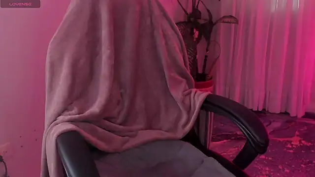 Snapshot of scarlet_miller1 chatting on October 2025 12:33:01 PM scarlet miller1 online show from October 2025 12:33:01 PM