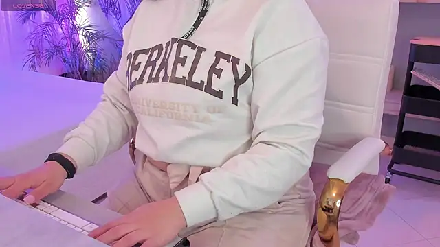 Snapshot of scarlet_miller1 chatting on November 2025 12:38:02 PM scarlet miller1 online show from November 2025 12:38:02 PM