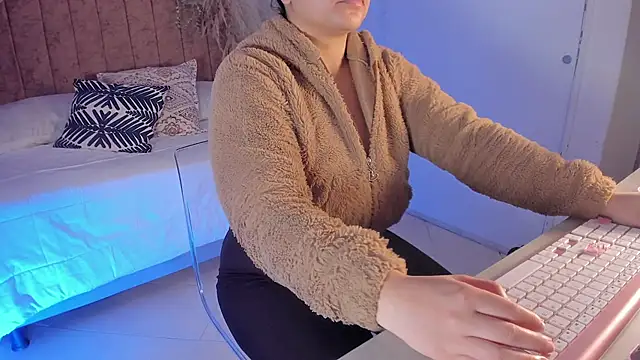 Snapshot of scarlet_miller1 chatting on December 2025 12:58:02 PM scarlet miller1 online show from December 2025 12:58:02 PM