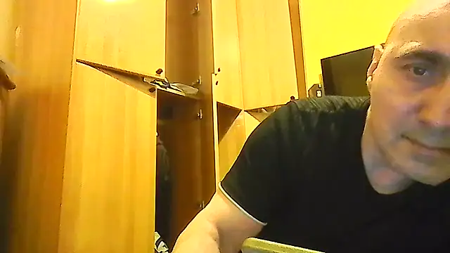 Snapshot of Analove1976 chatting on April 2026 06:42:01 PM Analove1976 online show from April 2026 06:42:01 PM