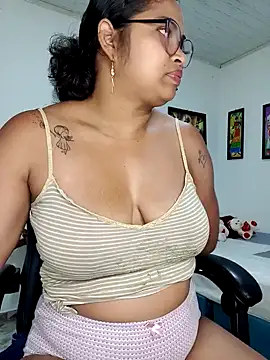 Snapshot of chalohott chatting on January 2025 09:36:02 AM chalohott online show from January 2025 09:36:02 AM