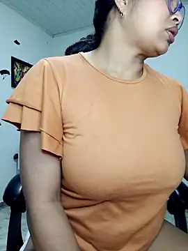 Snapshot of chalohott chatting on September 2025 10:52:01 AM chalohott online show from September 2025 10:52:01 AM