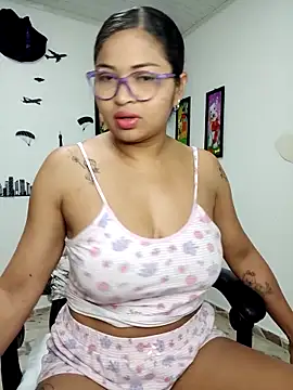 Snapshot of chalohott chatting on October 2025 09:42:02 AM chalohott online show from October 2025 09:42:02 AM