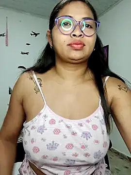 Snapshot of chalohott chatting on October 2025 10:01:01 AM chalohott online show from October 2025 10:01:01 AM