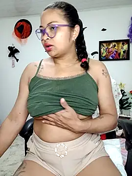 Snapshot of chalohott chatting on November 2025 10:15:01 AM chalohott online show from November 2025 10:15:01 AM