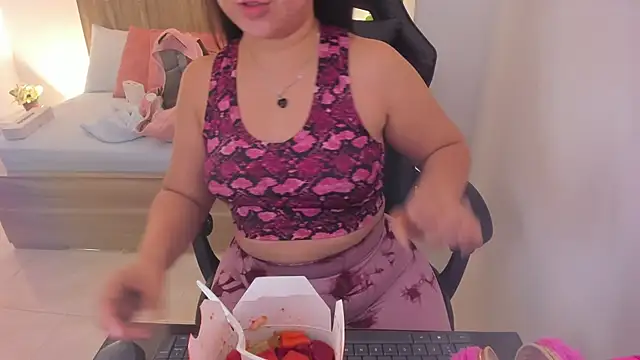 izaro22 online show from January 2025 07:15:01 PM